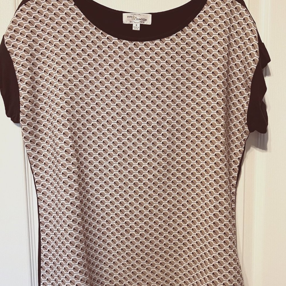 Eve & Maddie-Short sleeve-loose fit-no wrinkle-travel top-black, tan & white SM